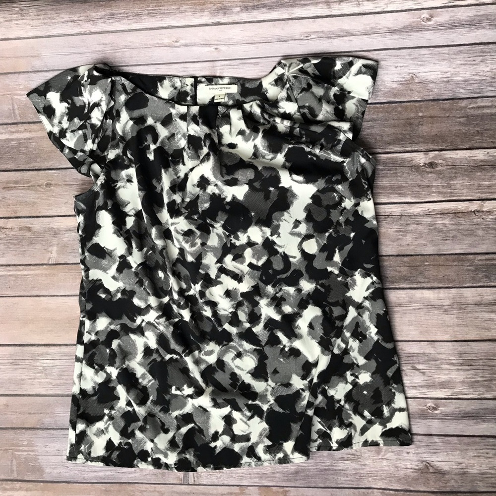 Banana Republic Shortsleeved Top Blouse Size L